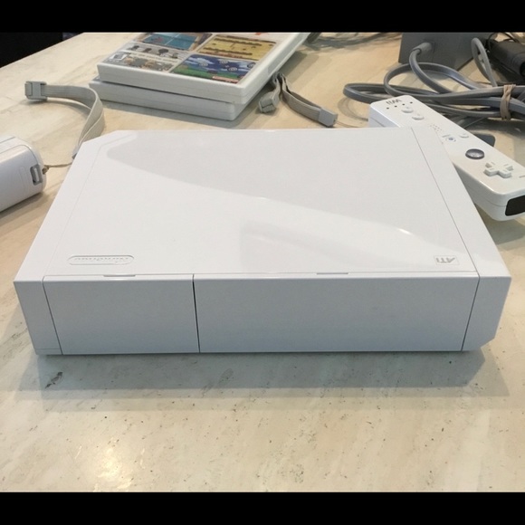 Wii Console Nintendo RVL-001 2 Remotes RVL 001 Controllers 2 Games Complete - Picture 8 of 11